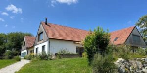 Hausansicht vom Ollers im Burgenland beim Schreibretreat.