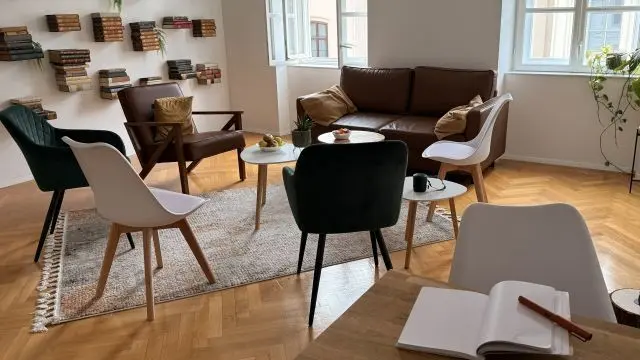 Schreibtisch und Setting beim Schreibwochenende in Wien.