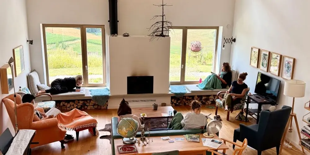 Bild zum Blogbeitrag "Schreibstimme gefunden", zeigt Teilnehmende beim Schreibretreat im Burgenland.